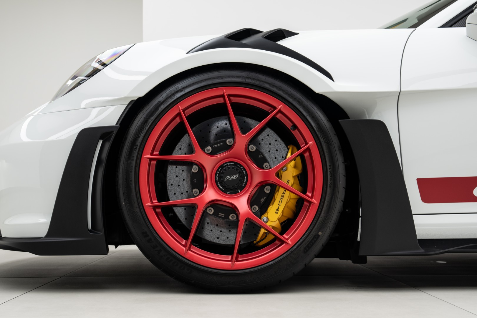 2023 PORSCHE 911 GT3 RS WEISSACH. CARBON CERAMIC BRAKES. SUSPENSION LIFTER. HIGH SPEC. MAIN DEALER S